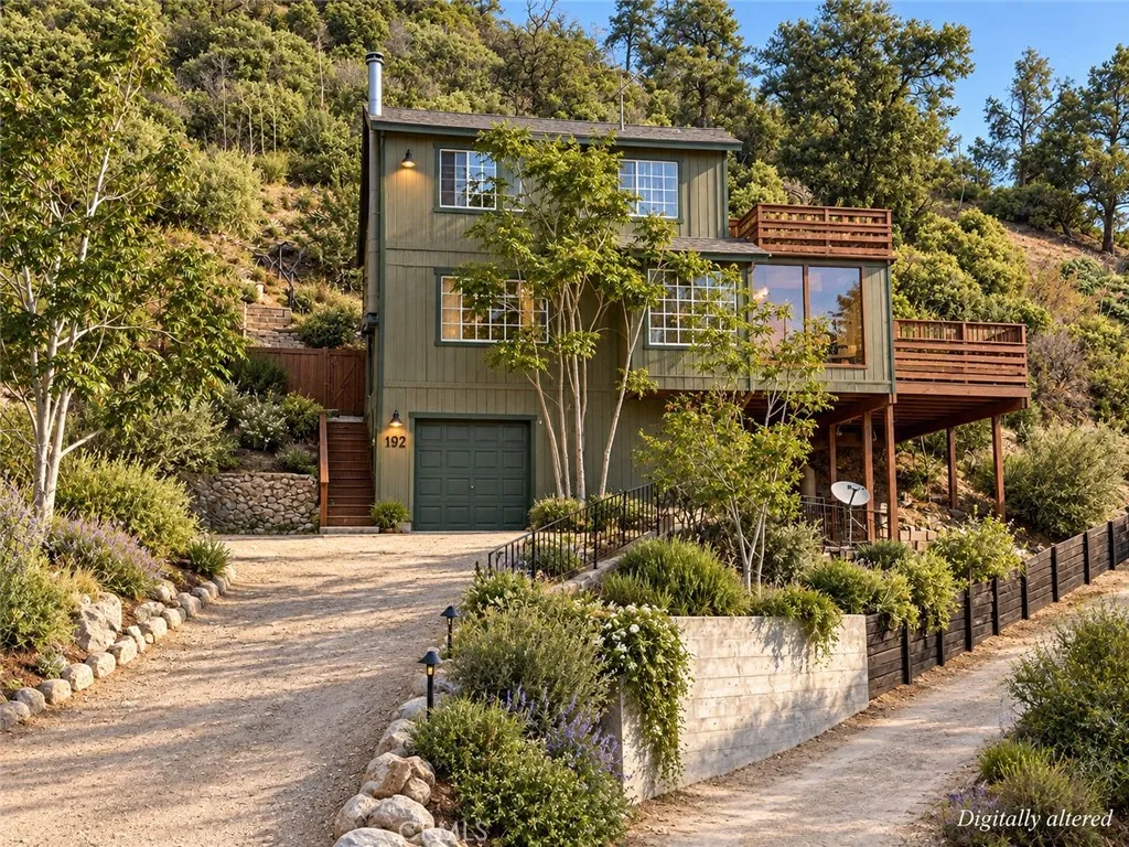 Landscaping and paint will give this home an amazing appearance Landscaping and paint will give this home an amazing appearance