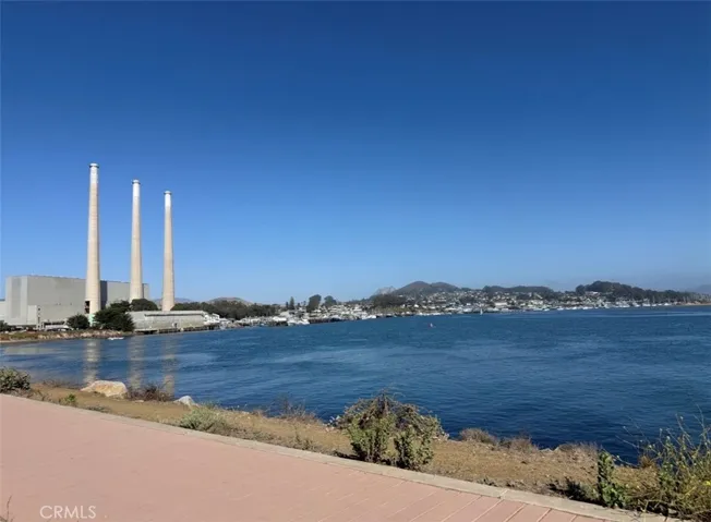 The bay with the famous Stacks