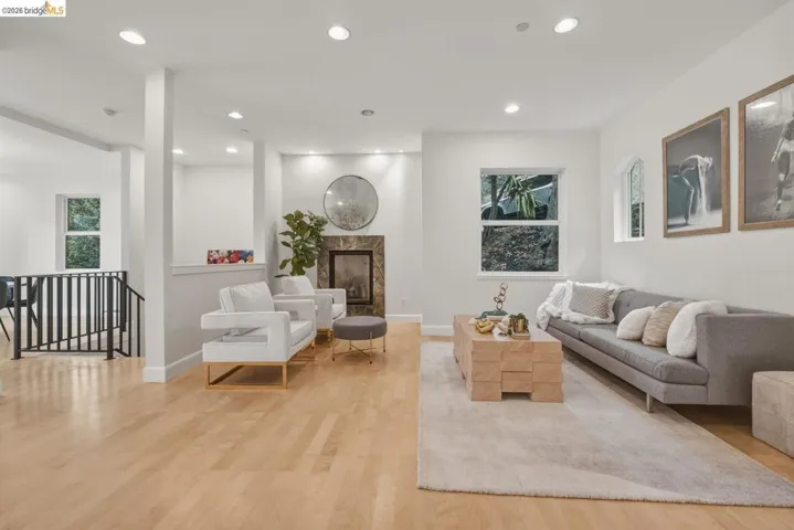 6375 Longcroft Dr, Oakland, California 94611 — photo 4