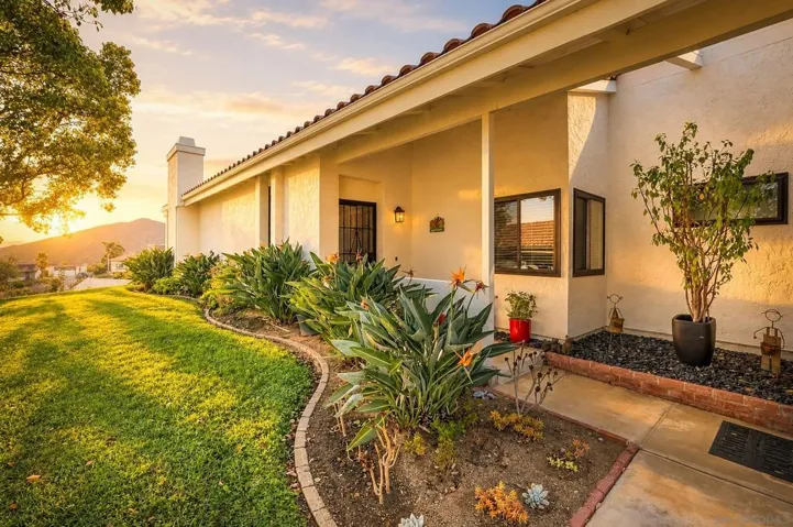 https://zimg.paragon.ice.com/ParagonImages/Property/PA/SDMLS/-535832/6/533/400/5e8000eaeb2b3f0468e349617819a887/3/30d53c8fefa72aee5ae029bd8007c321/-535832-54688a30-385d-4d1e-9a05-d2eae381e113.JPG
