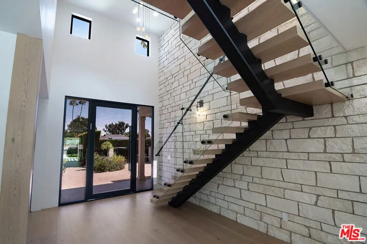 5529 Greenbush Avenue, Sherman Oaks, California 91401 — photo 5