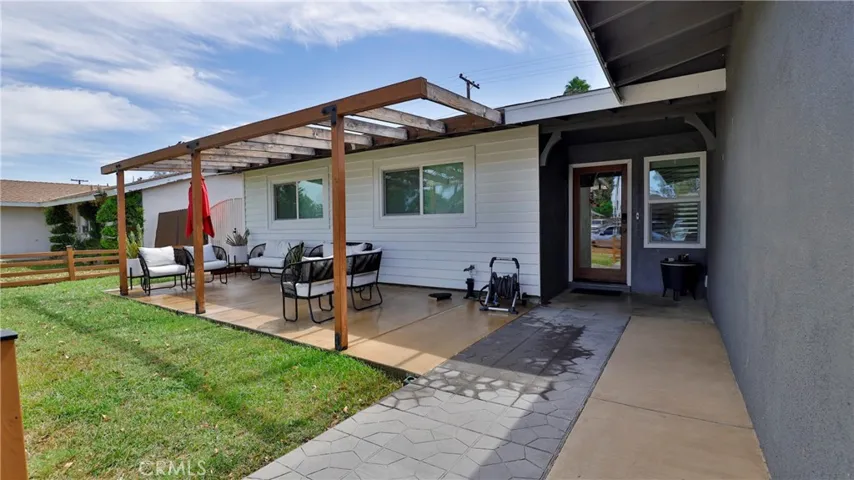 10068 Fox, Riverside, California 92503 — photo 4