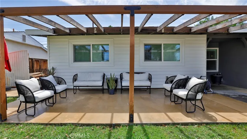 10068 Fox, Riverside, California 92503 — photo 5