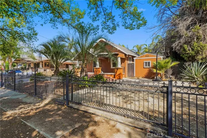 120 W 10th Street, San Bernardino, California 92410 — photo 4