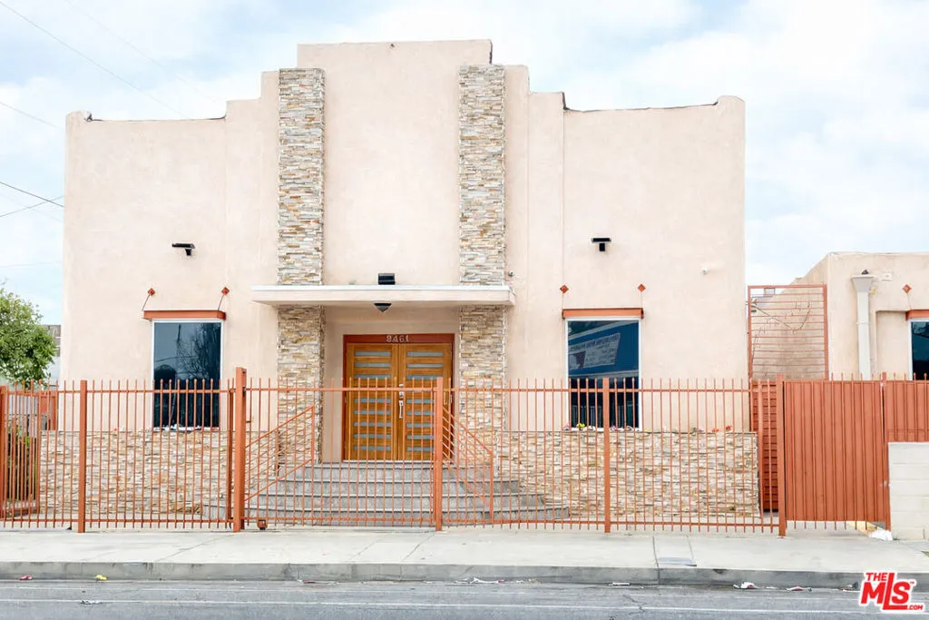 8461 S San Pedro St
