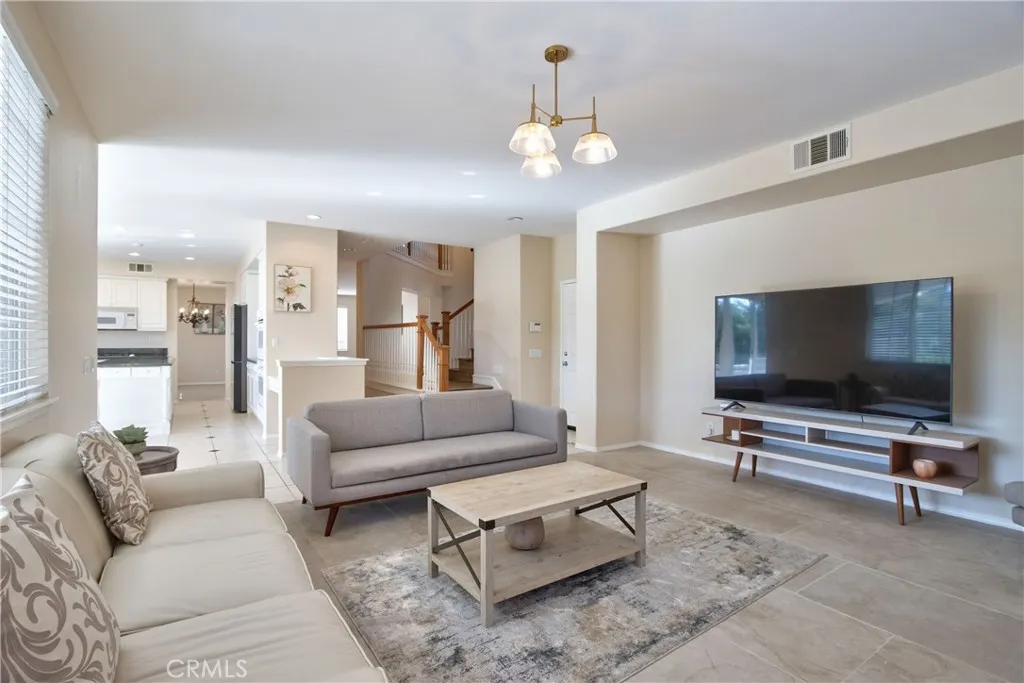 FAMILY ROOM FAMILY ROOM