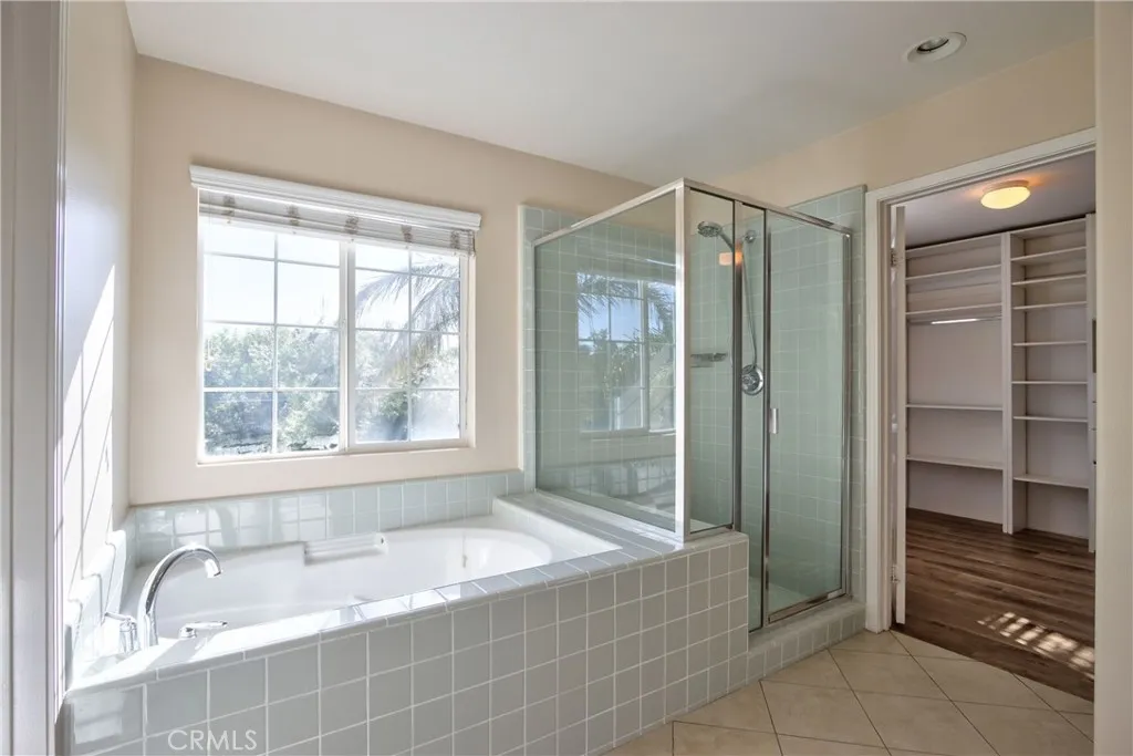 PRIMARY TUB SHOWER PRIMARY TUB SHOWER