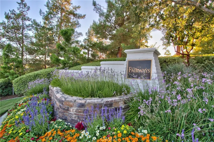 FAIRWAYS MONUMENT