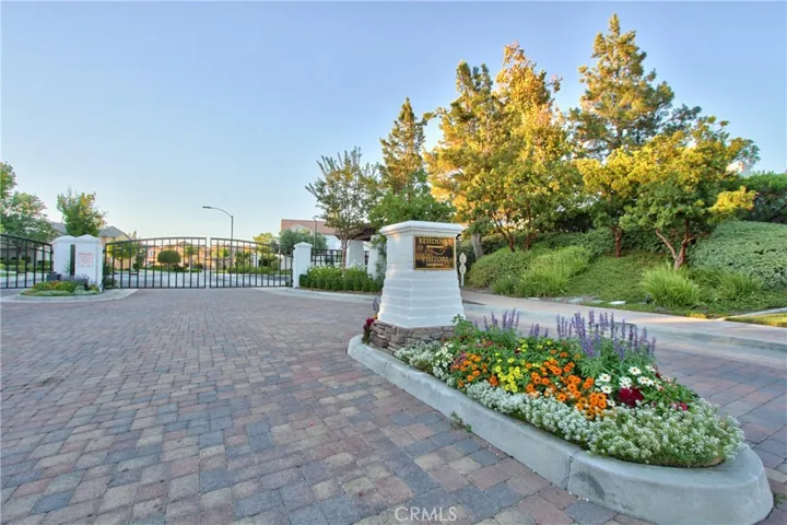 FAIRWAYS GATED ENTRY