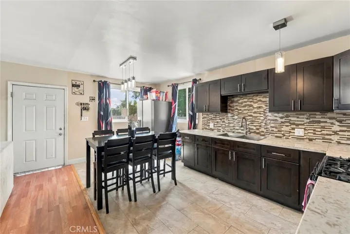 215 E 76 Place, Los Angeles, California 90003 — photo 4