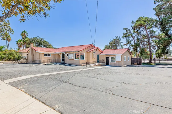 5430 Arlington Avenue, Riverside, California 92504 — photo 5