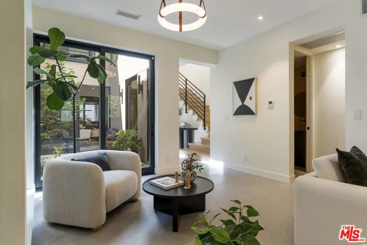 923 N Hilldale Avenue, West Hollywood, California 90069 — photo 4