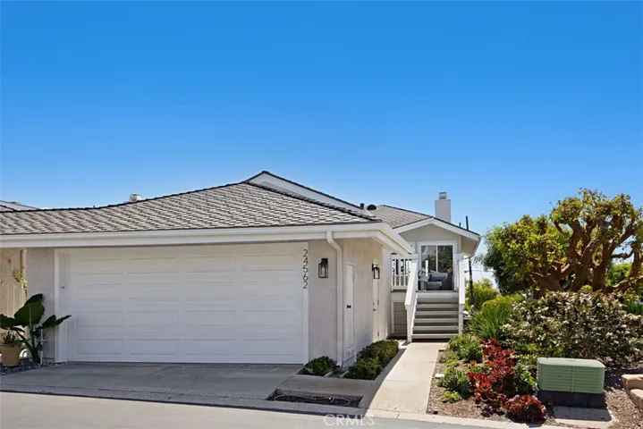 Front of House, 2 Car garage