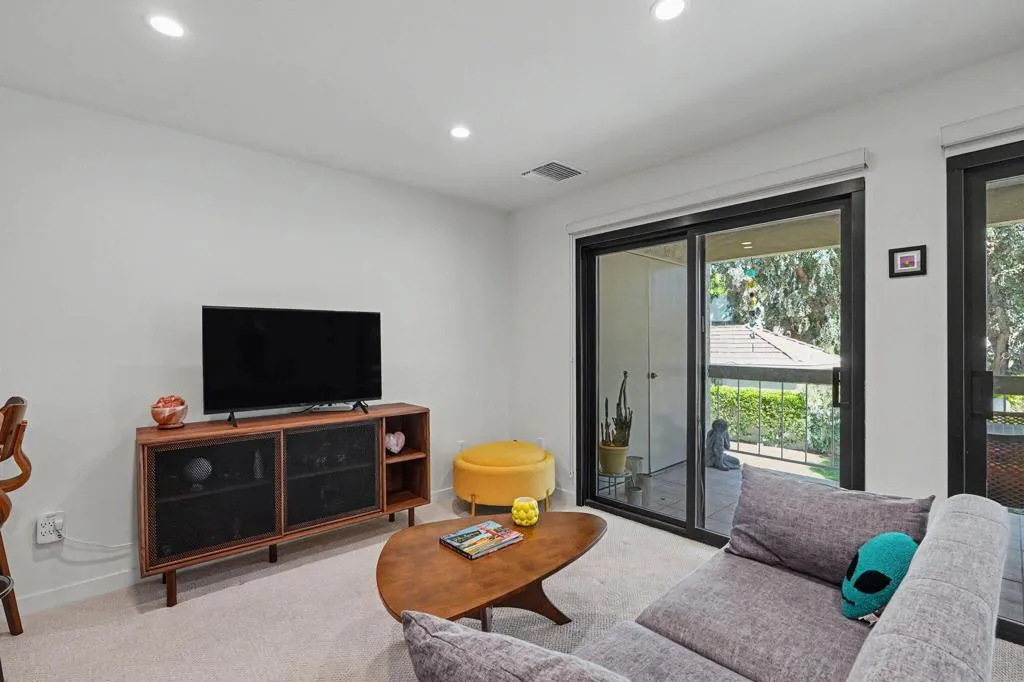 9-web-or-mls-1725 Via Miraleste-24 9-web-or-mls-1725 Via Miraleste-24