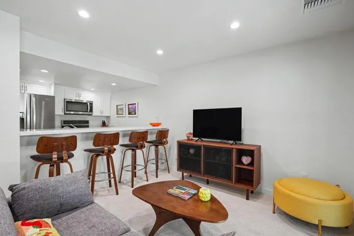 10-web-or-mls-1725 Via Miraleste-25