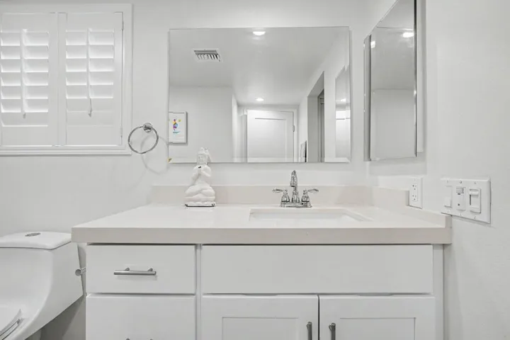 25-web-or-mls-1725 Via Miraleste-40
