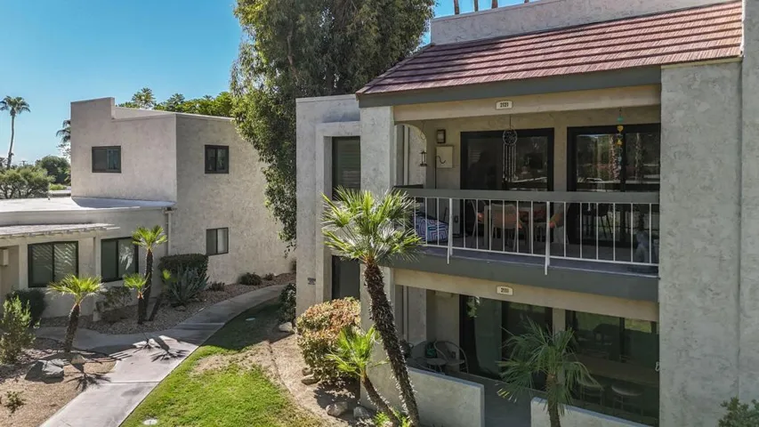 2-web-or-mls-1725 Via Miraleste-2