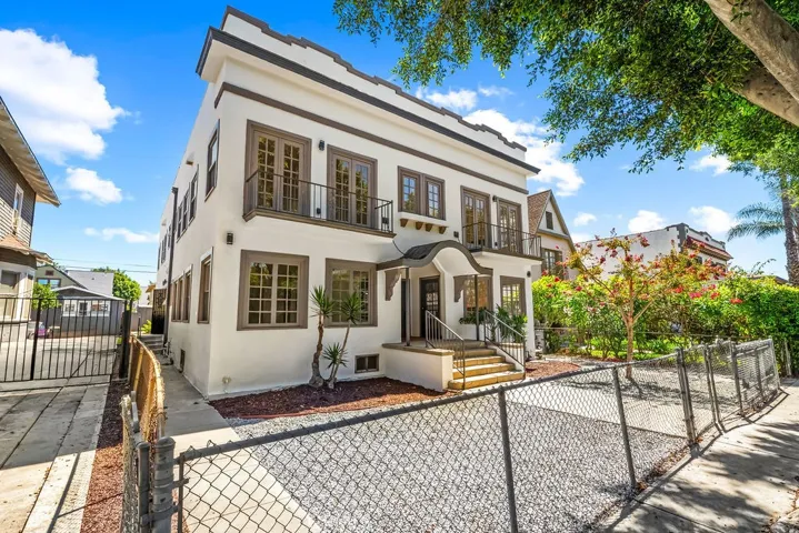 2220 Raymond, Los Angeles, California 90007 — photo 4