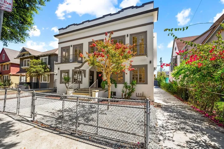 2220 Raymond, Los Angeles, California 90007 — photo 5
