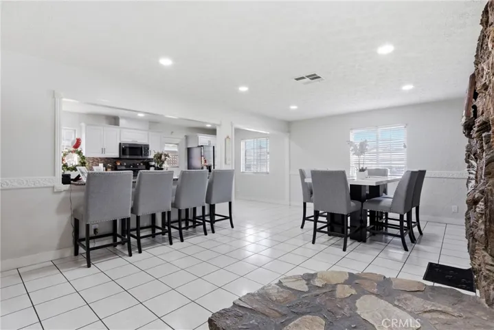 9257 Palmetto, Fontana, California 92335 — photo 5