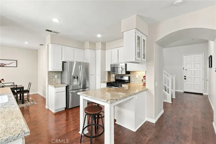 23301 Anacapa, Valencia, California 91354 — photo 4