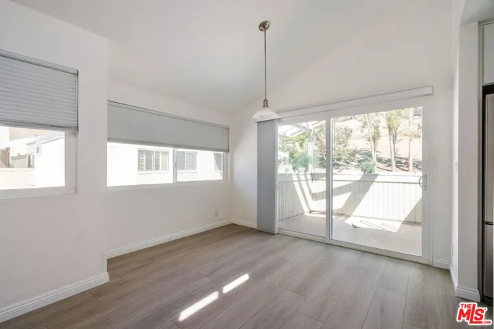 22125 Burbank Boulevard 7, Woodland Hills, California 91367 — photo 4