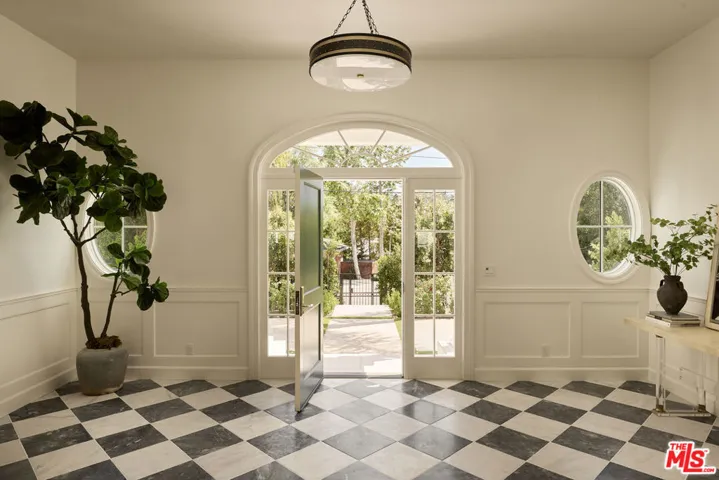 31 Oakmont Drive, Los Angeles, California 90049 — photo 4