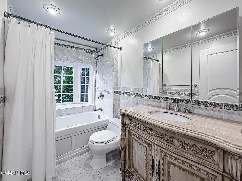 Upstairs Secondary Bathroom