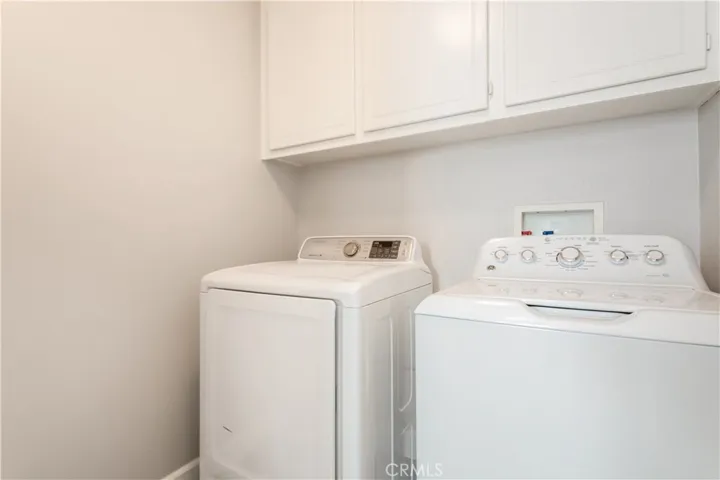 Upper Level Laundry Rm
