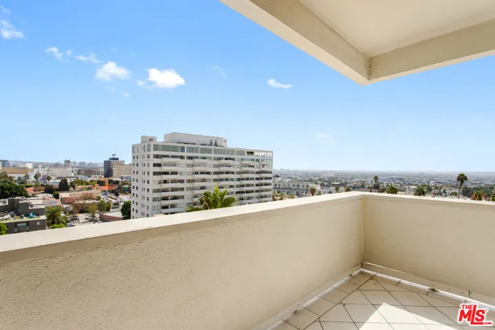 7250 Franklin Avenue 717, Los Angeles, California 90046 — photo 4