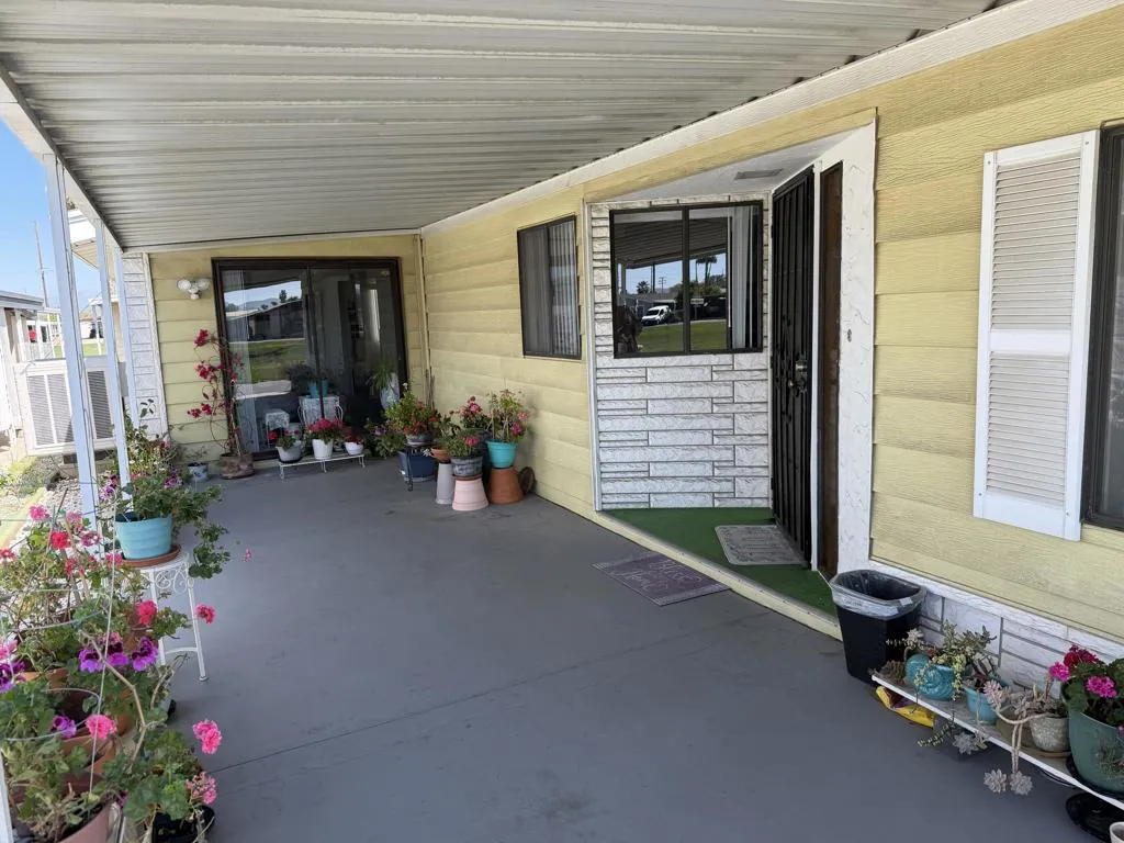 Front patio 557 Front patio 557