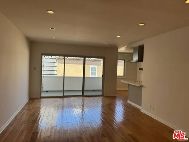 8710 Delgany Avenue 23, Los Angeles, California 90293 — photo 5