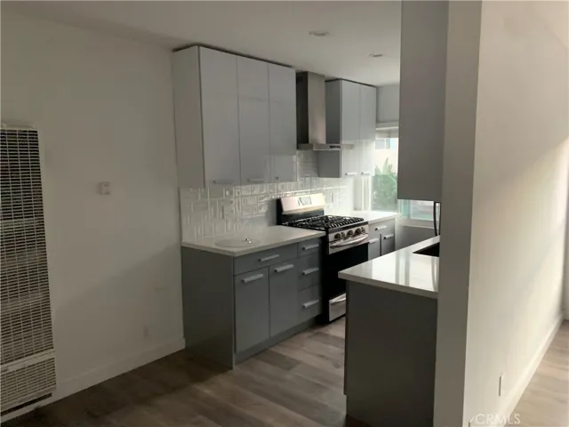 702 S St Andrews, Los Angeles, California 90005 — photo 5