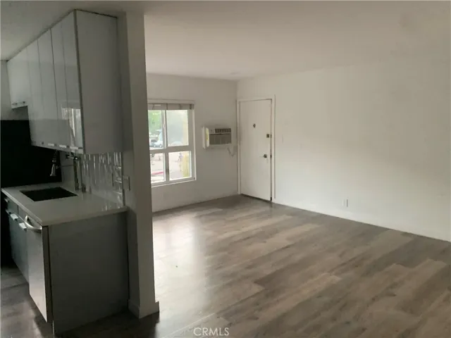 702 S St Andrews, Los Angeles, California 90005 — photo 4