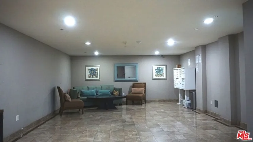1029 S Hobart Boulevard 202, Los Angeles, California 90006 — photo 4