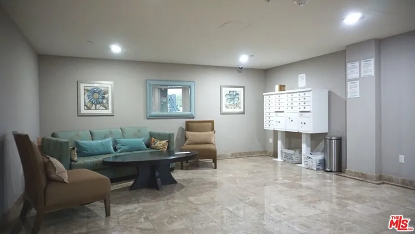 1029 S Hobart Boulevard 202, Los Angeles, California 90006 — photo 5