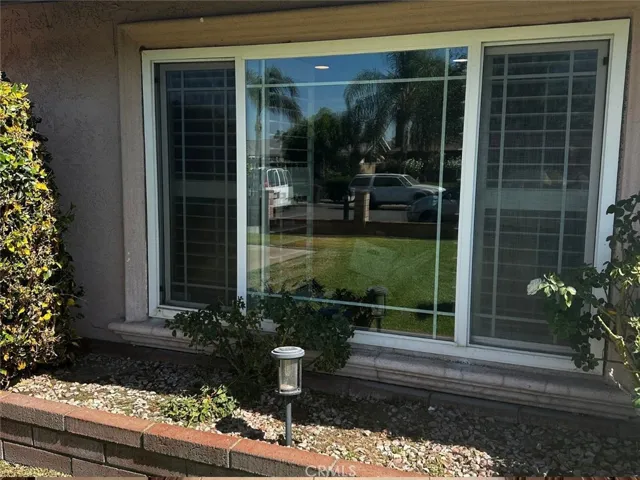 16034 Hawthorne, Fontana, California 92335 — photo 4