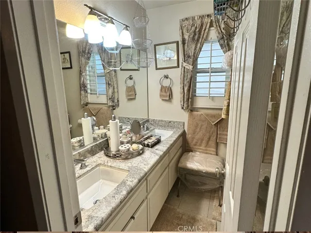 16034 Hawthorne, Fontana, California 92335 — photo 5