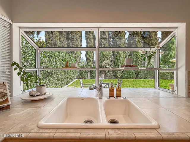 cKitchen and Dining6