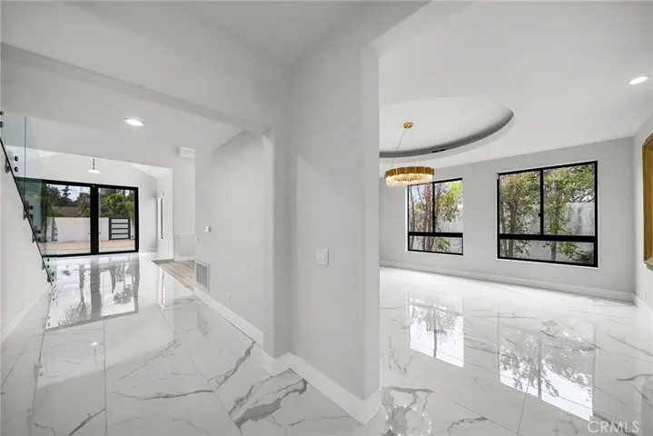 23129 Burbank Boulevard, Woodland Hills, California 91367 — photo 5
