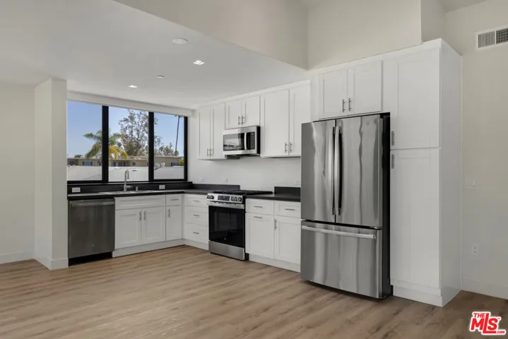 153 San Vicente Boulevard 4g, Santa Monica, California 90402 — photo 4