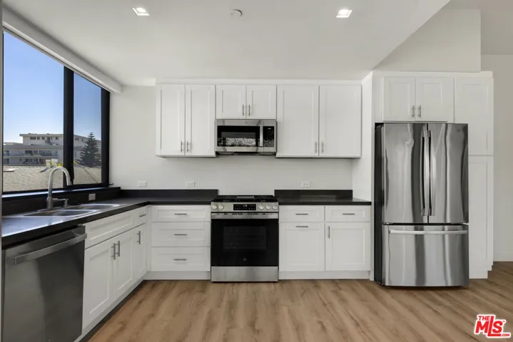 153 San Vicente Boulevard 4g, Santa Monica, California 90402 — photo 5