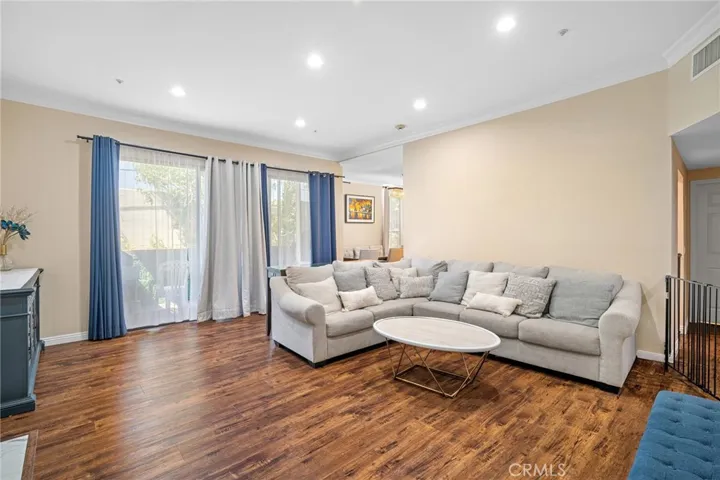 335 Concord D, Glendale, California 91203 — photo 5