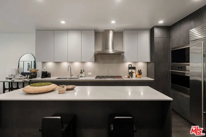 724 N Croft Avenue 313, Los Angeles, California 90069 — photo 5