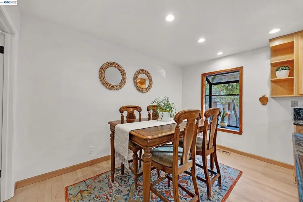 Eat in Kitchen area