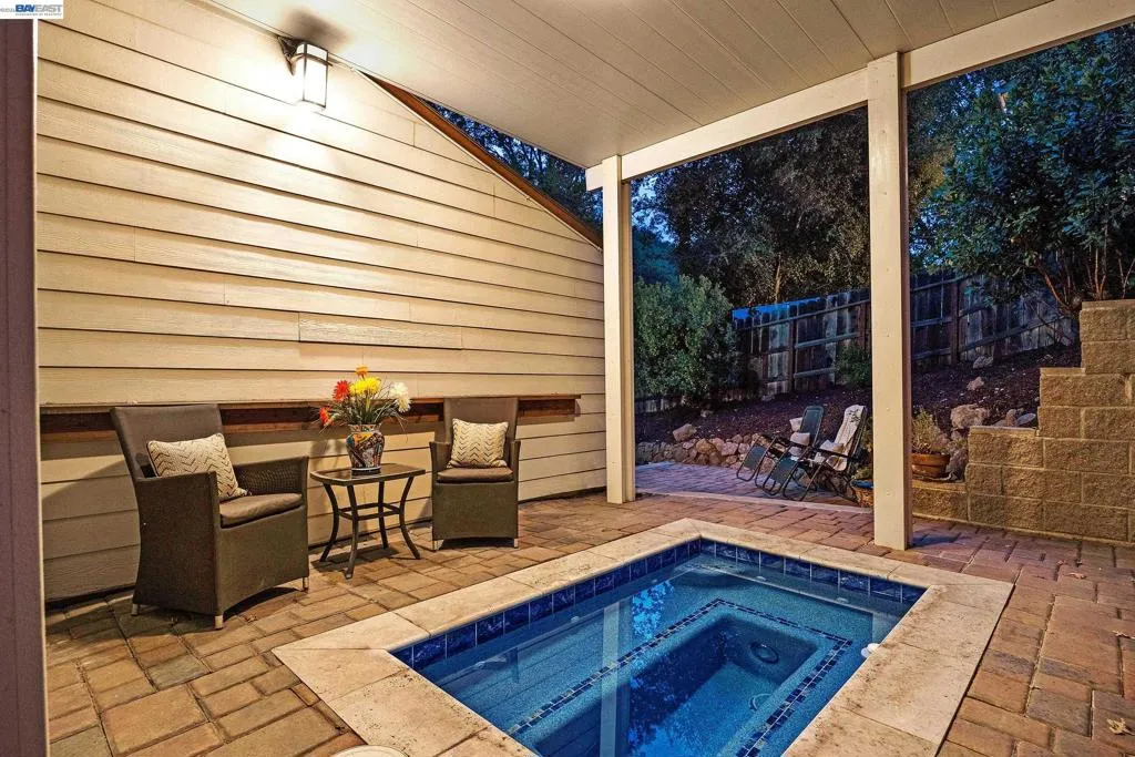 Beautiful private Spa with shade structure