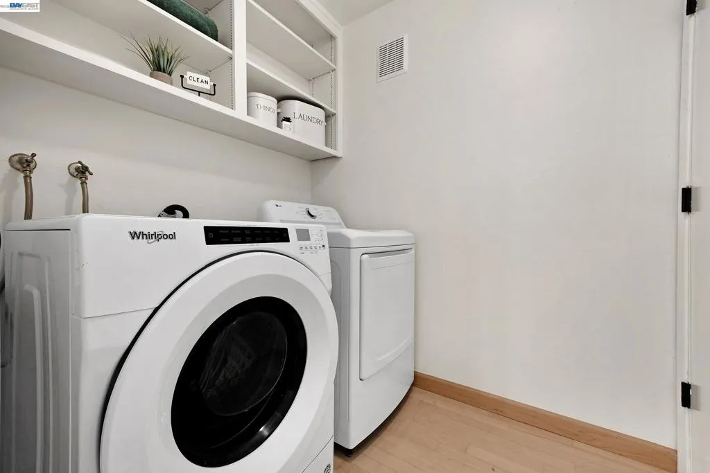 Washer/ Dryer included