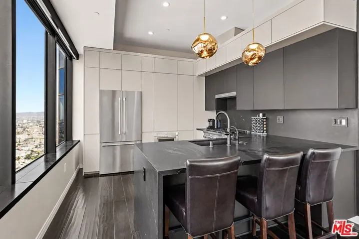 1100 Wilshire Boulevard 3208, Los Angeles, California 90017 — photo 4