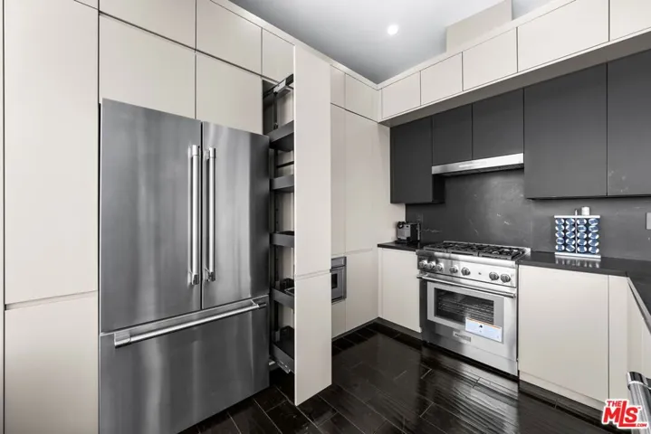 1100 Wilshire Boulevard 3208, Los Angeles, California 90017 — photo 5