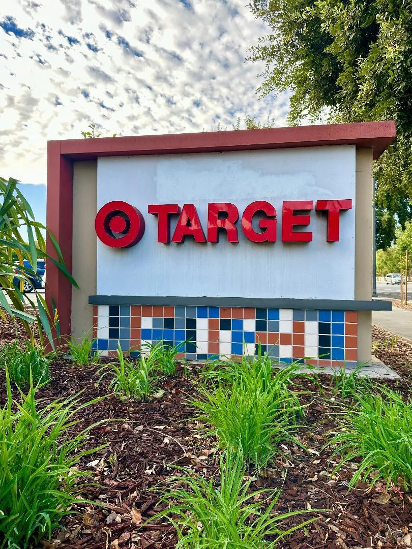 ~ 1.5 miles to Village Oaks Shopping Center ~ 1.5 miles to Village Oaks Shopping Center